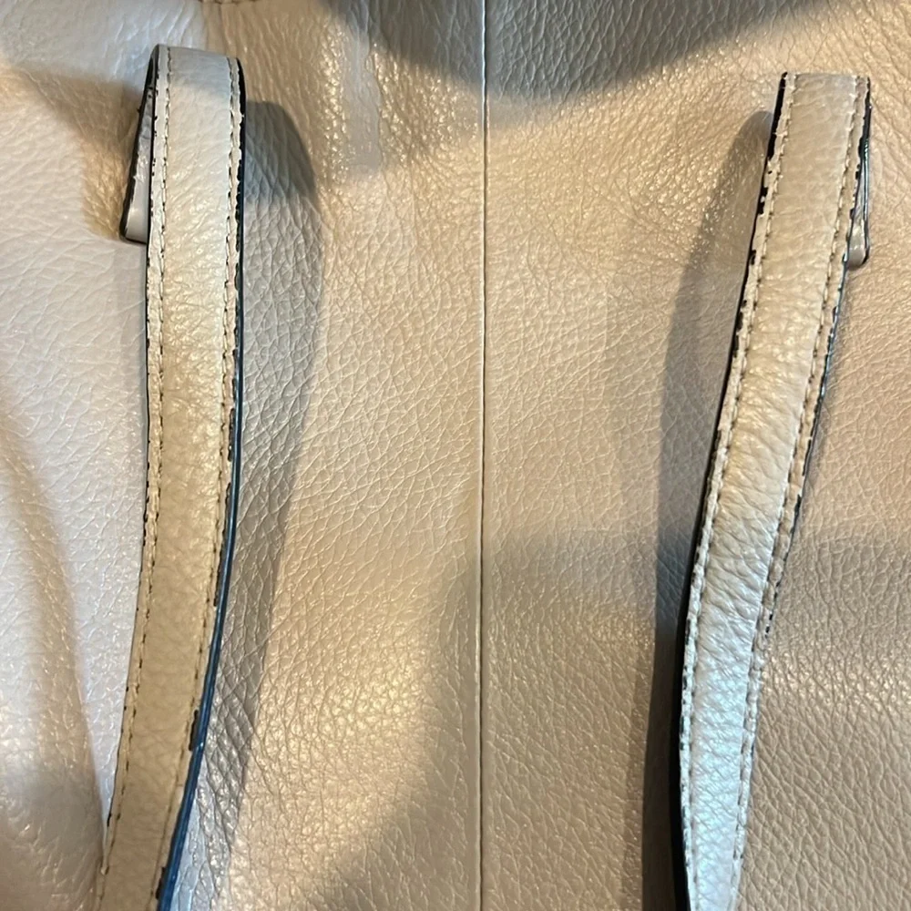 T Tahari Leather Tote Bag Tan Structured Everyday Work Shoulder Bag Zip Neutral